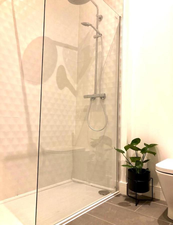 See Our Amazing Score At The Kepties - 5 X Luxurious Serviced Apartments - With Gardens - Fully Equipped - Free Parking - By Orion Short Stays - See Our Other Individual Listings --- This Is For Brand Awareness Only --- Арброт Екстер'єр фото