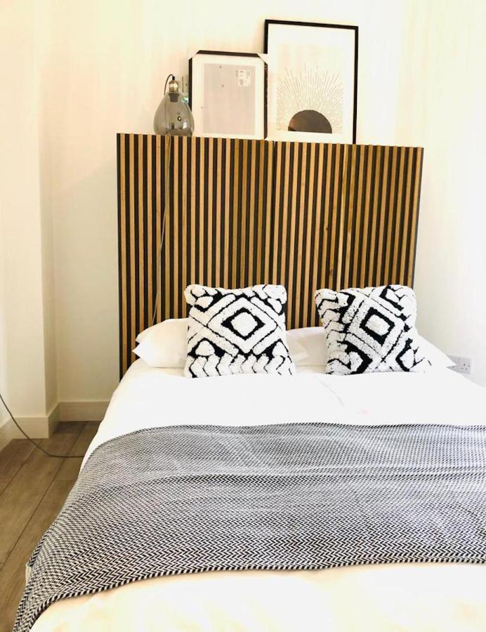 See Our Amazing Score At The Kepties - 5 X Luxurious Serviced Apartments - With Gardens - Fully Equipped - Free Parking - By Orion Short Stays - See Our Other Individual Listings --- This Is For Brand Awareness Only --- Арброт Екстер'єр фото